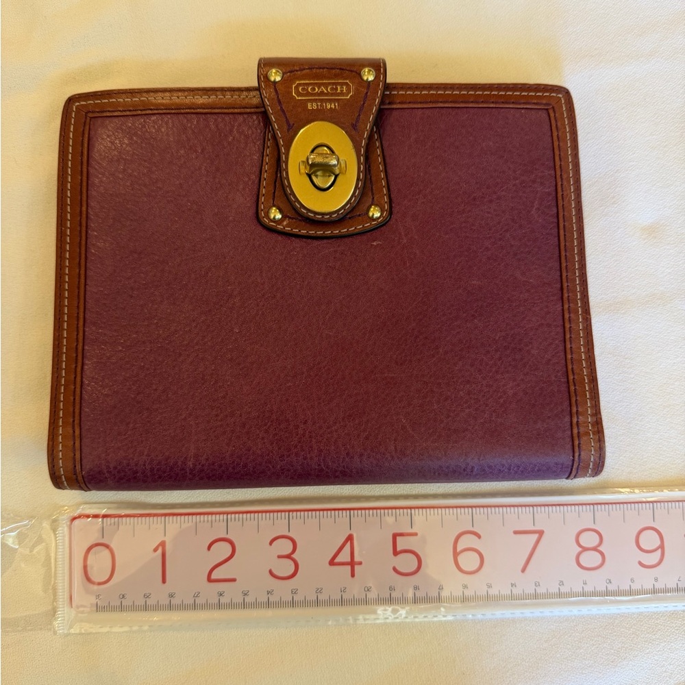Vintage Coach Planner/Agenda in Plum with Tan Trim and Brass Turnlock - Picture 7 of 8